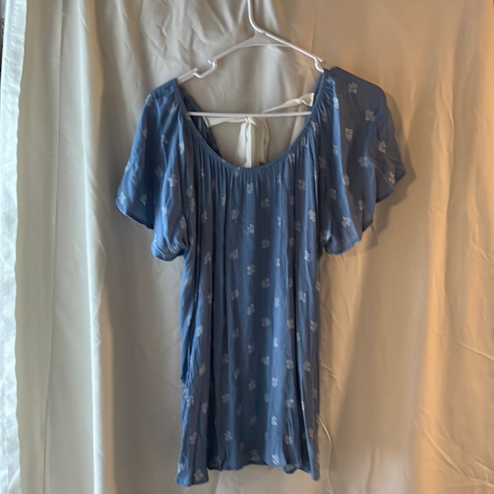 NWT blue print top, Rayon, sz. Medium
